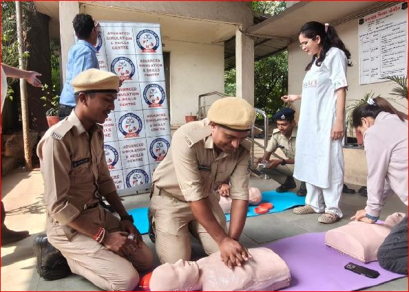 વાપી જીઆઈડીસી પોલીસ કર્મીઅોને સીપીઆરની તાલીમ અપાઈ