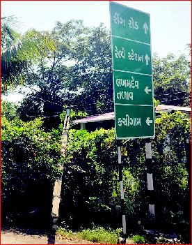 ચંડોર ત્રણ રસ્તા પર જીવતા વાયર સાથે તૂટેલો વીજ પોલ, તંત્ર સામે રોષ