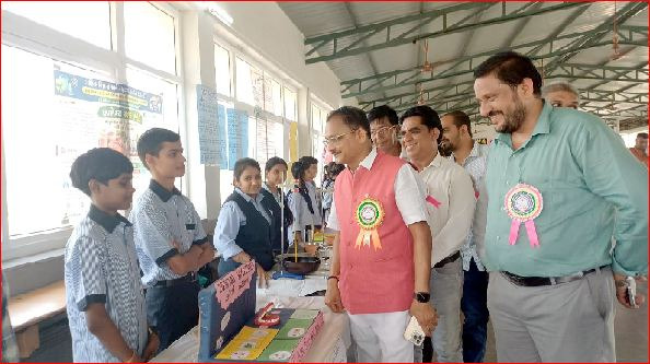 રોણવેલ આર.કે. પટેલ વિદ્યાલયમાં બાળ વૈજ્ઞાનિક પ્રદર્શન યોજાયું