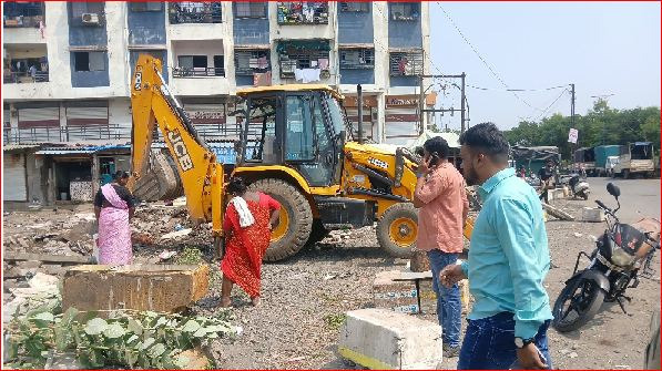 પારડીના મચ્છી માર્કેટમાં ૧૫૦ મહિલાઓઍ જાતે દબાણ હટાવ્યાં