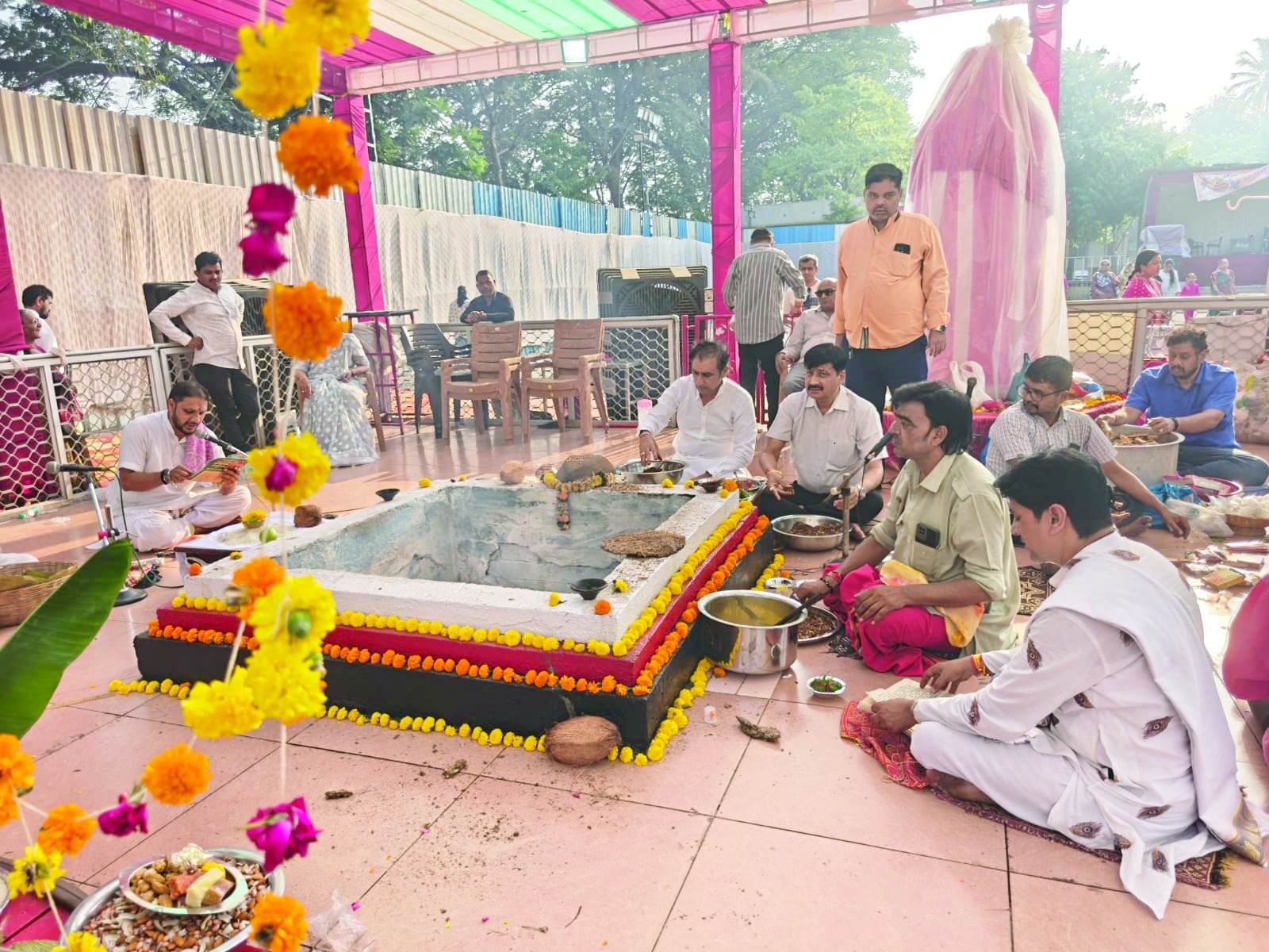 વાપી અંબામાતા મંદિરે આઠમનો હવન યોજાયો