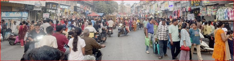વલસાડમાં રવિવારી હાટ બજારથી ટ્રાફિકની સમસ્યા વકરી