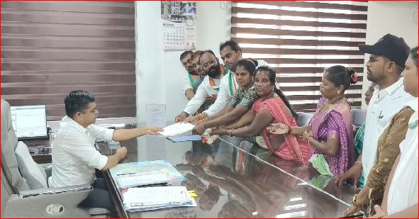 ઉમરગામના પૂરગ્રસ્ત ગામોને સહાય ન મળતાં કોîગ્રેસનું કલેક્ટરને આવેદનપત્ર